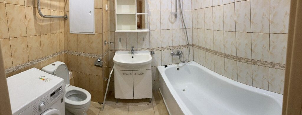 Косметический ремонт однокомнатной квартиры - ванная комната до ремонта